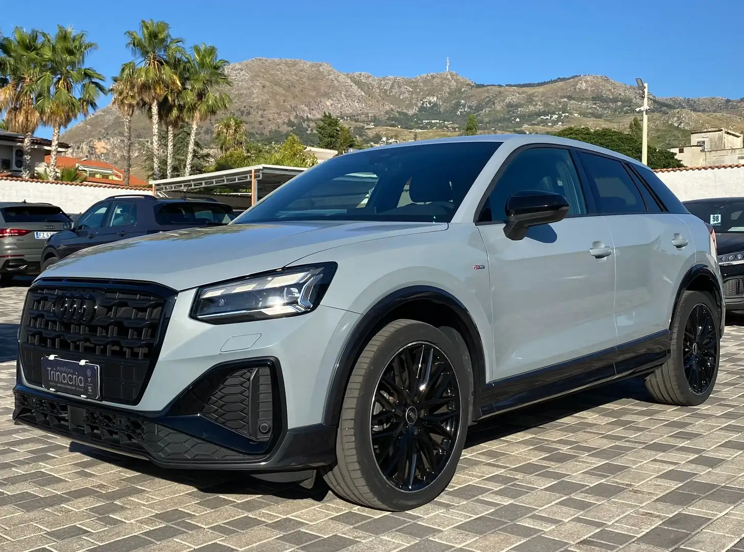 Audi Q2 S Line Identity Black 1.5 TFSI 150CV s-tronic 35 Grigio - 1