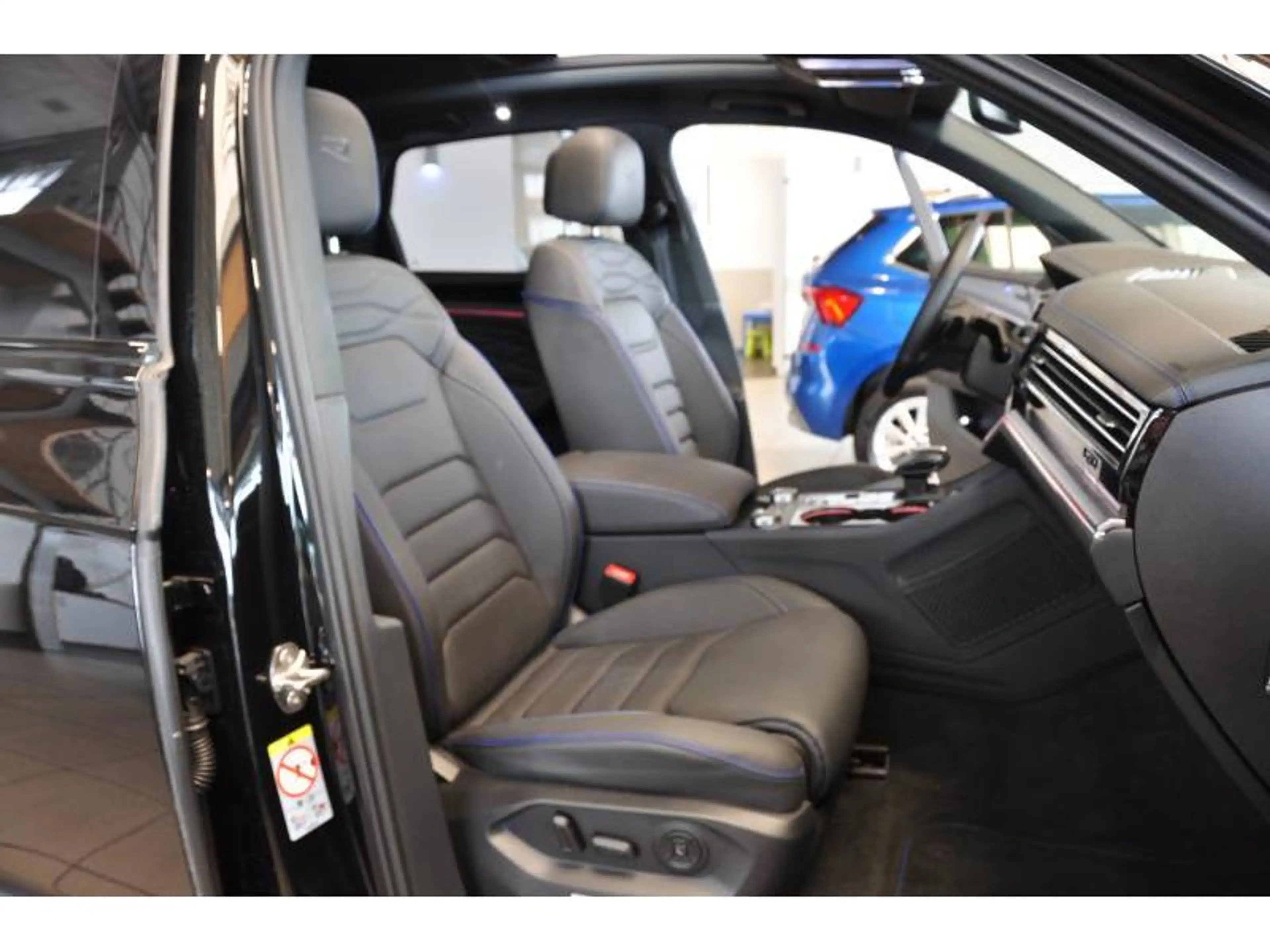 Volkswagen Touareg Full R Hybride 462pk-Pano-Matrix-360°Camera-leder — photo 8