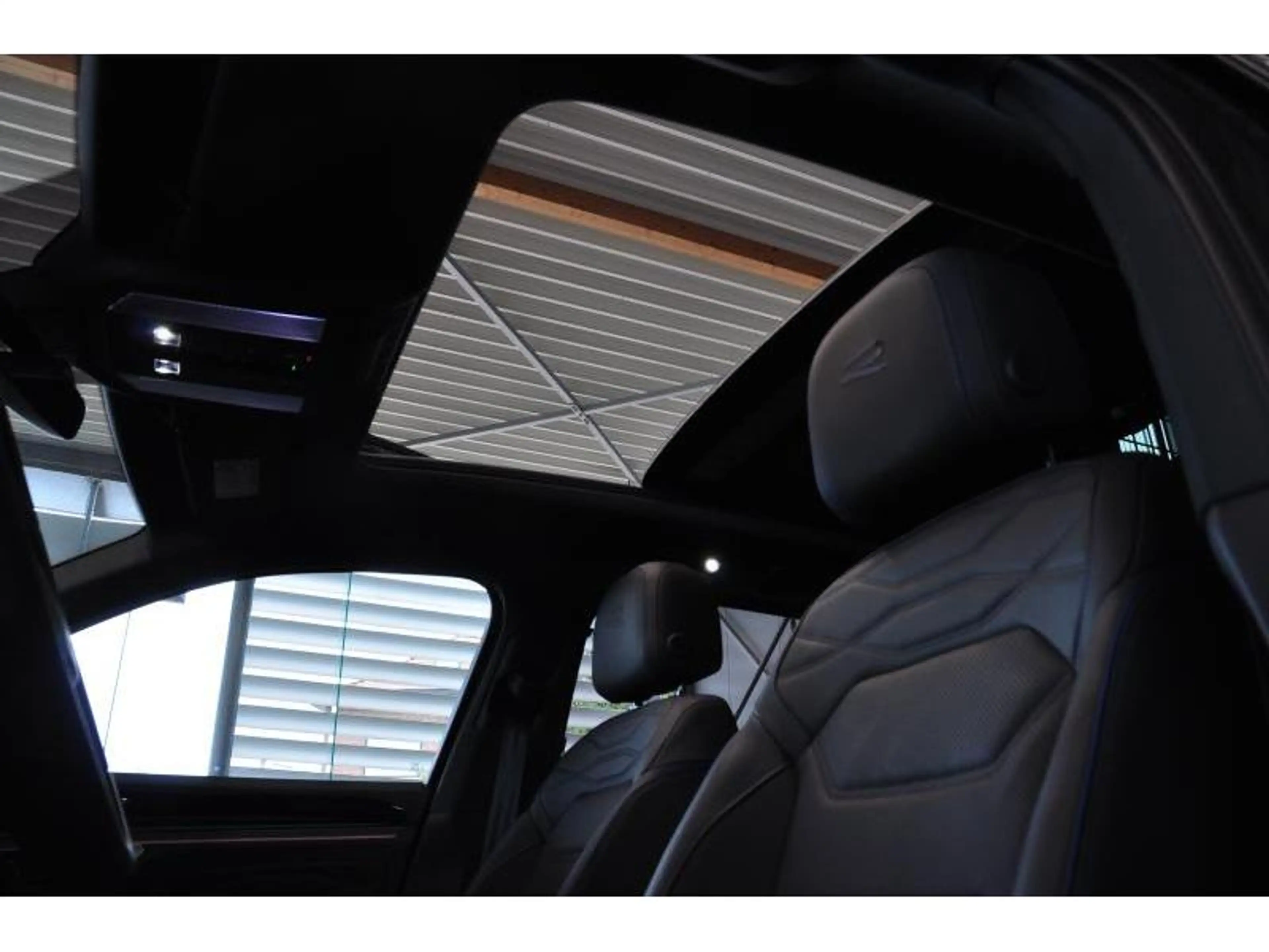 Volkswagen Touareg Full R Hybride 462pk-Pano-Matrix-360°Camera-leder — photo 6