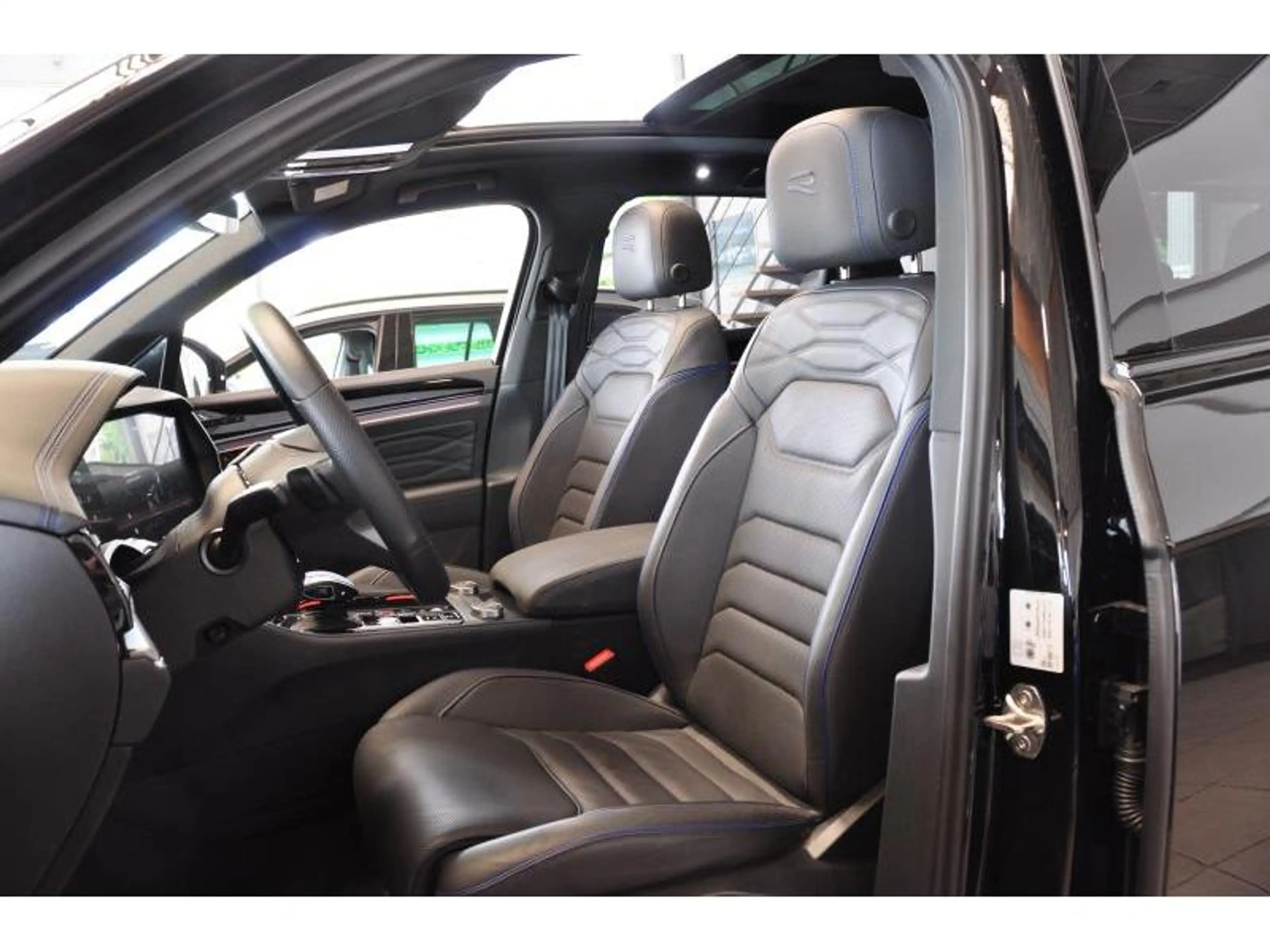 Volkswagen Touareg Full R Hybride 462pk-Pano-Matrix-360°Camera-leder — photo 9
