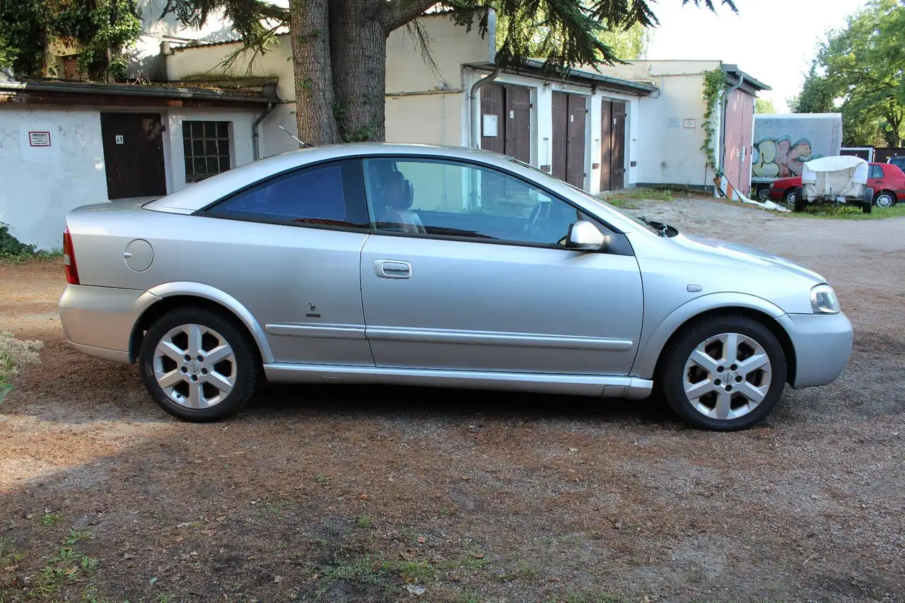 Opel Astra Coupé 2.2 16V*TÜV NEU*Bertone*, foto 6