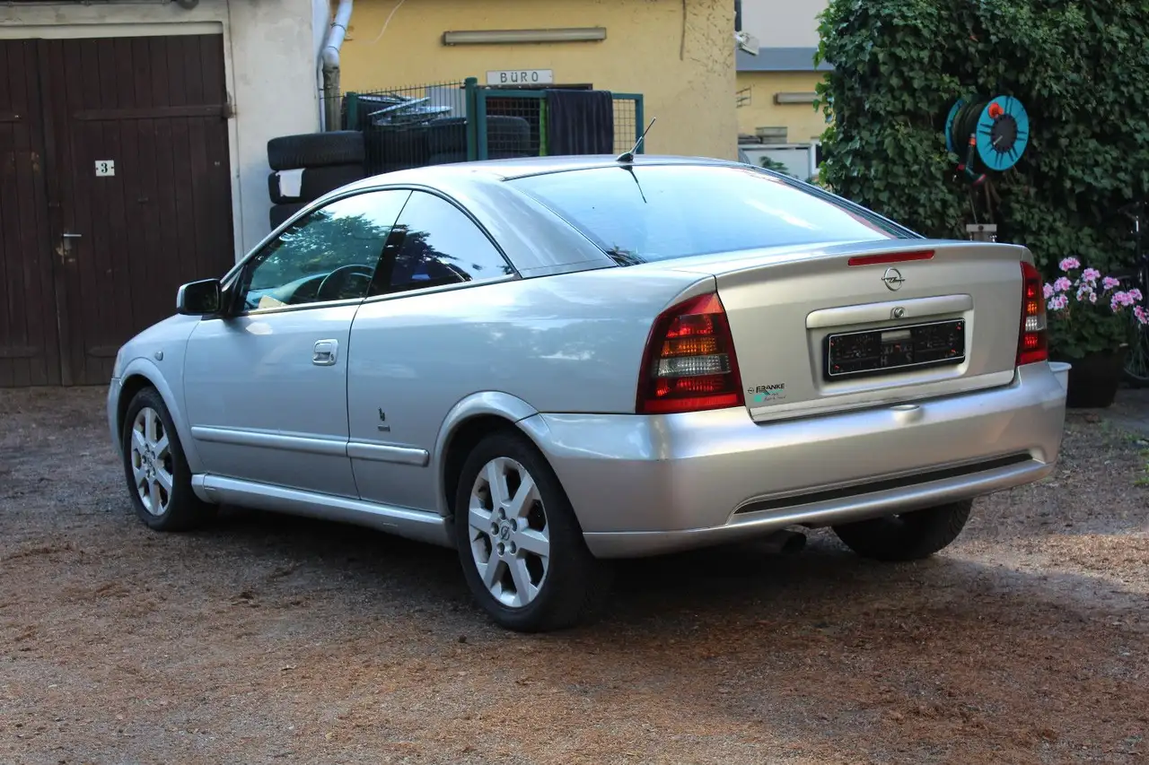 Opel Astra Coupé 2.2 16V*TÜV NEU*Bertone*, foto 3