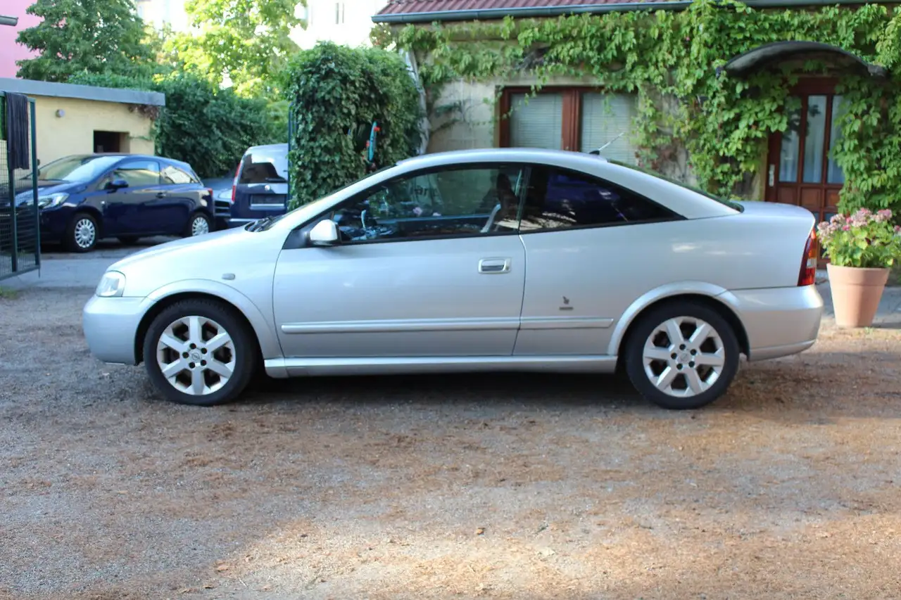 Opel Astra Coupé 2.2 16V*TÜV NEU*Bertone*, foto 2