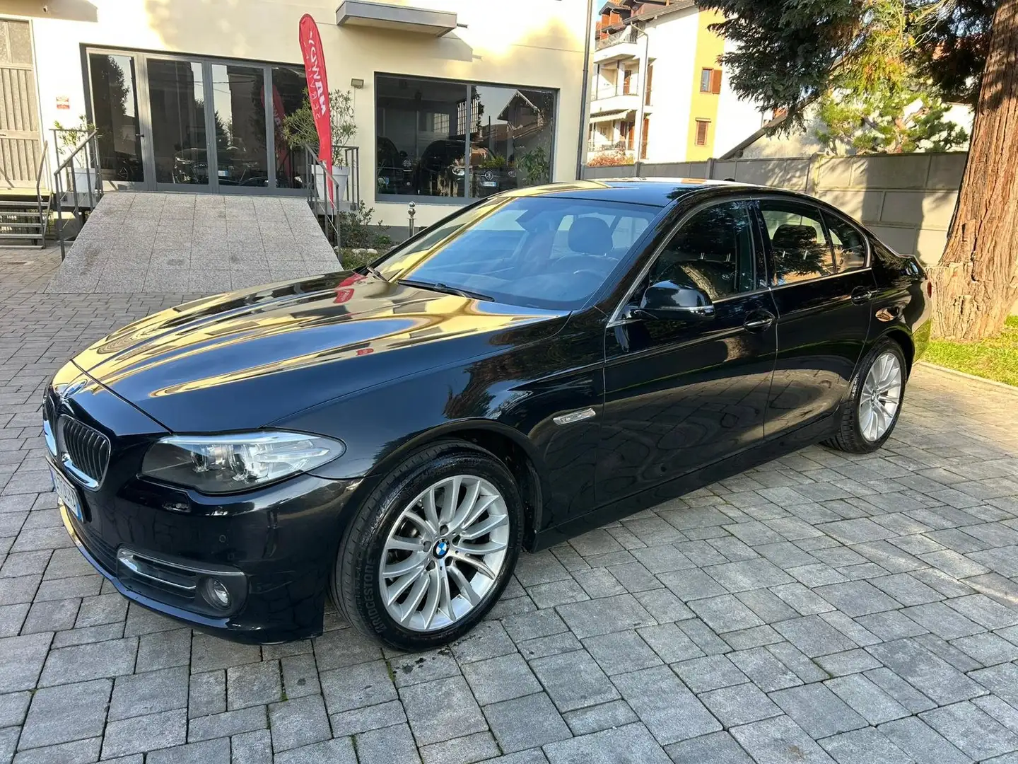 BMW 520 Serie 5 F10 Berlina 520d Luxury E6 TAGLIANDATA Nero - 1