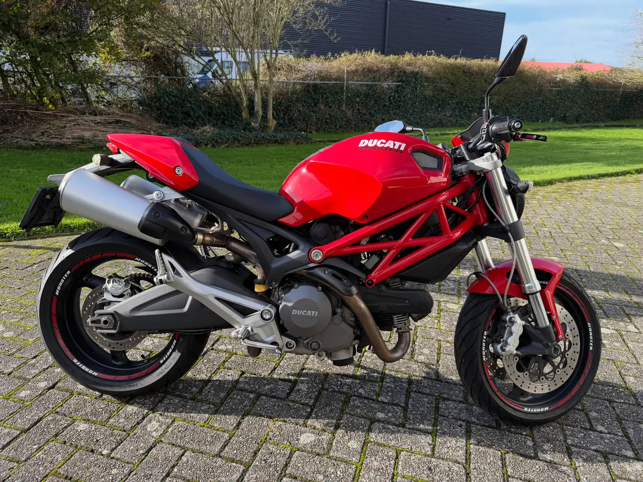 Ducati Monster 696