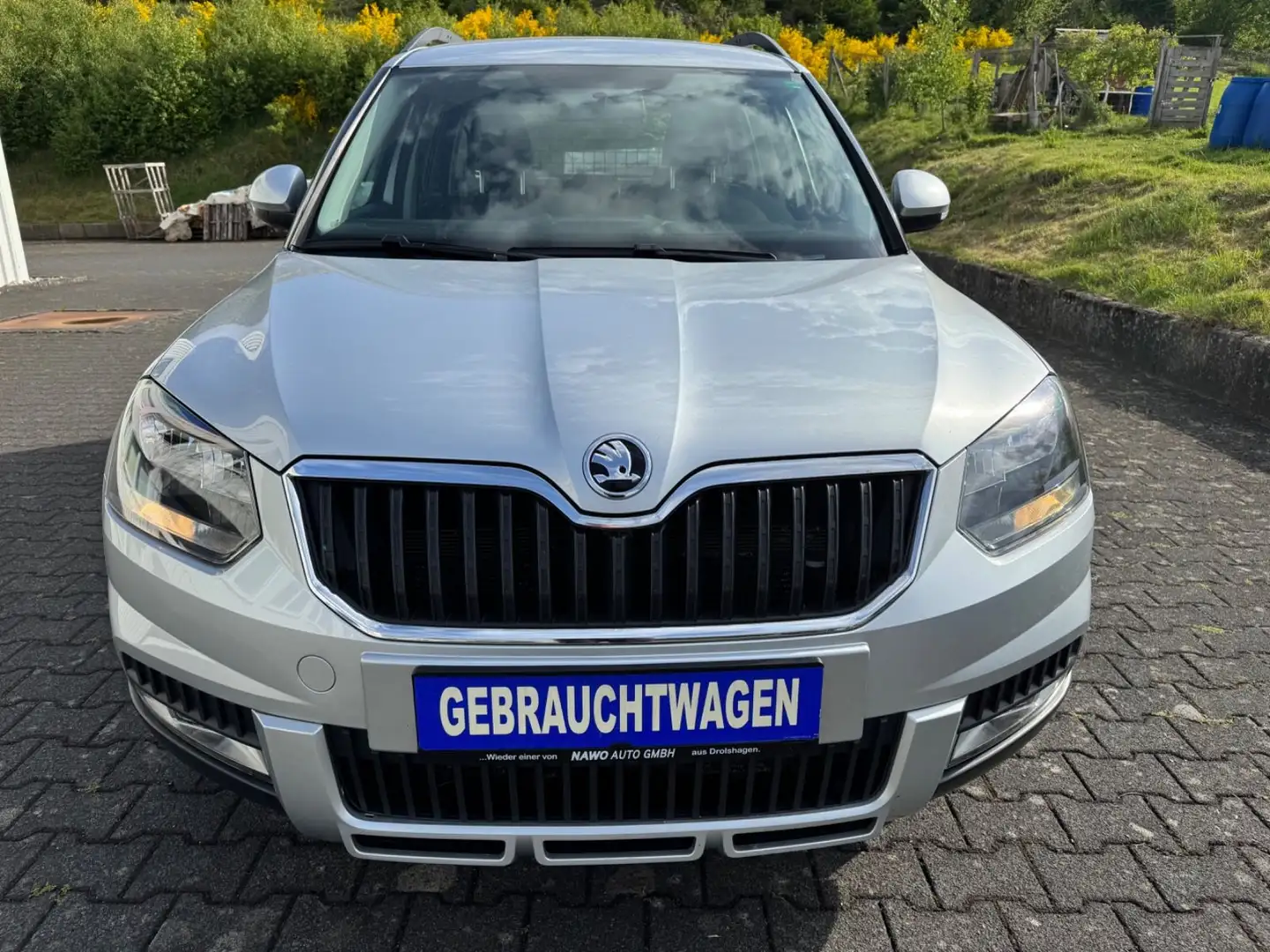 Skoda Yeti Active Outdoor 4x4-AHK-PDC-2. Hand-Tüv neu Silber - 2