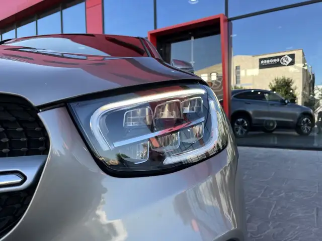Mercedes-Benz GLC view 12