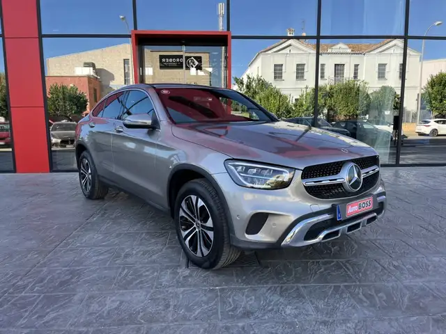 Mercedes-Benz GLC view 4