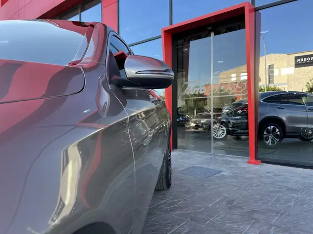 Mercedes-Benz GLC view 13