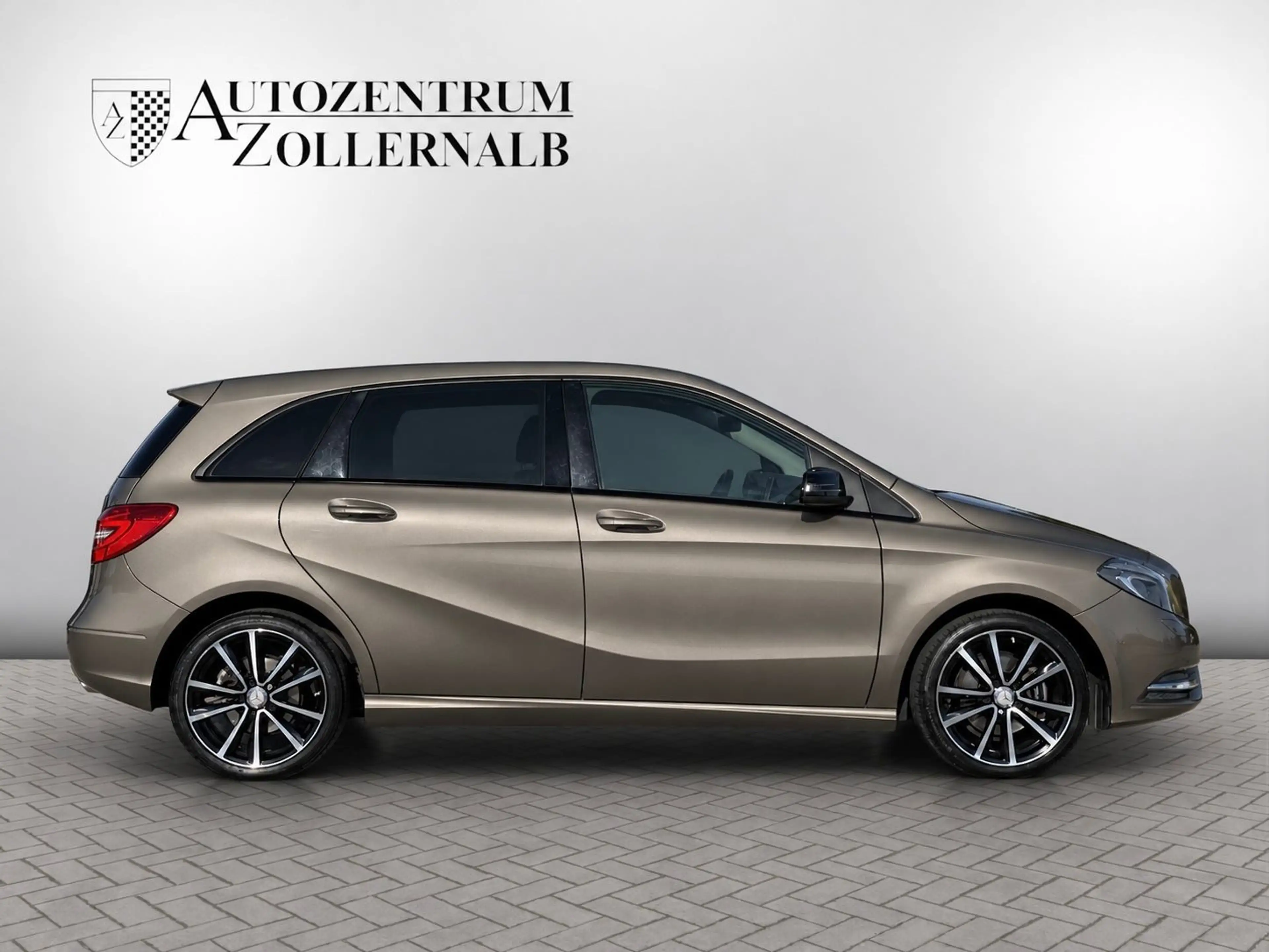 Mercedes-Benz B 200 7G-DCT *1.HAND*AHK*SPORT*NIGHT*NAVI*MEMORY — photo 7