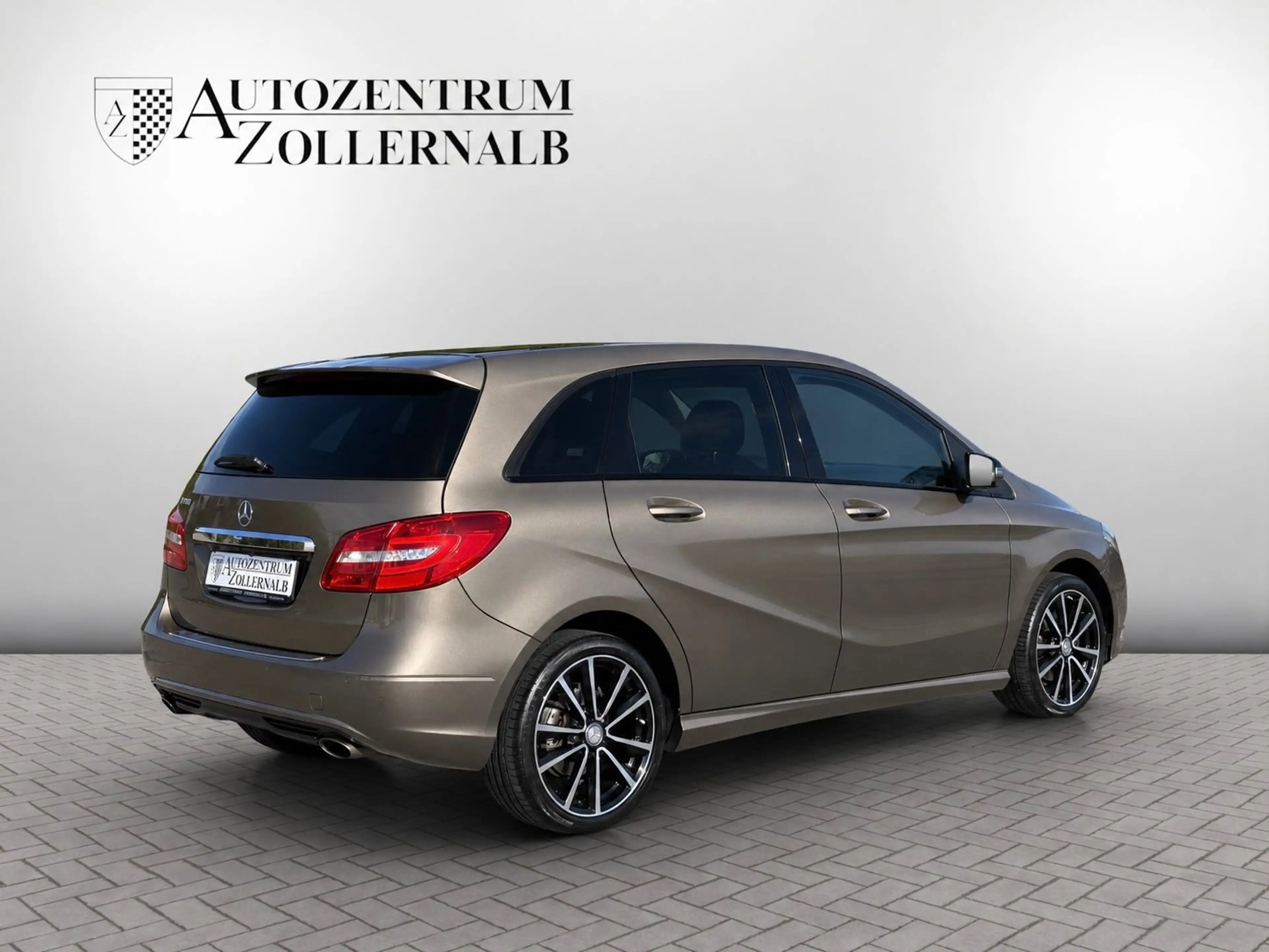 Mercedes-Benz B 200 7G-DCT *1.HAND*AHK*SPORT*NIGHT*NAVI*MEMORY — photo 6