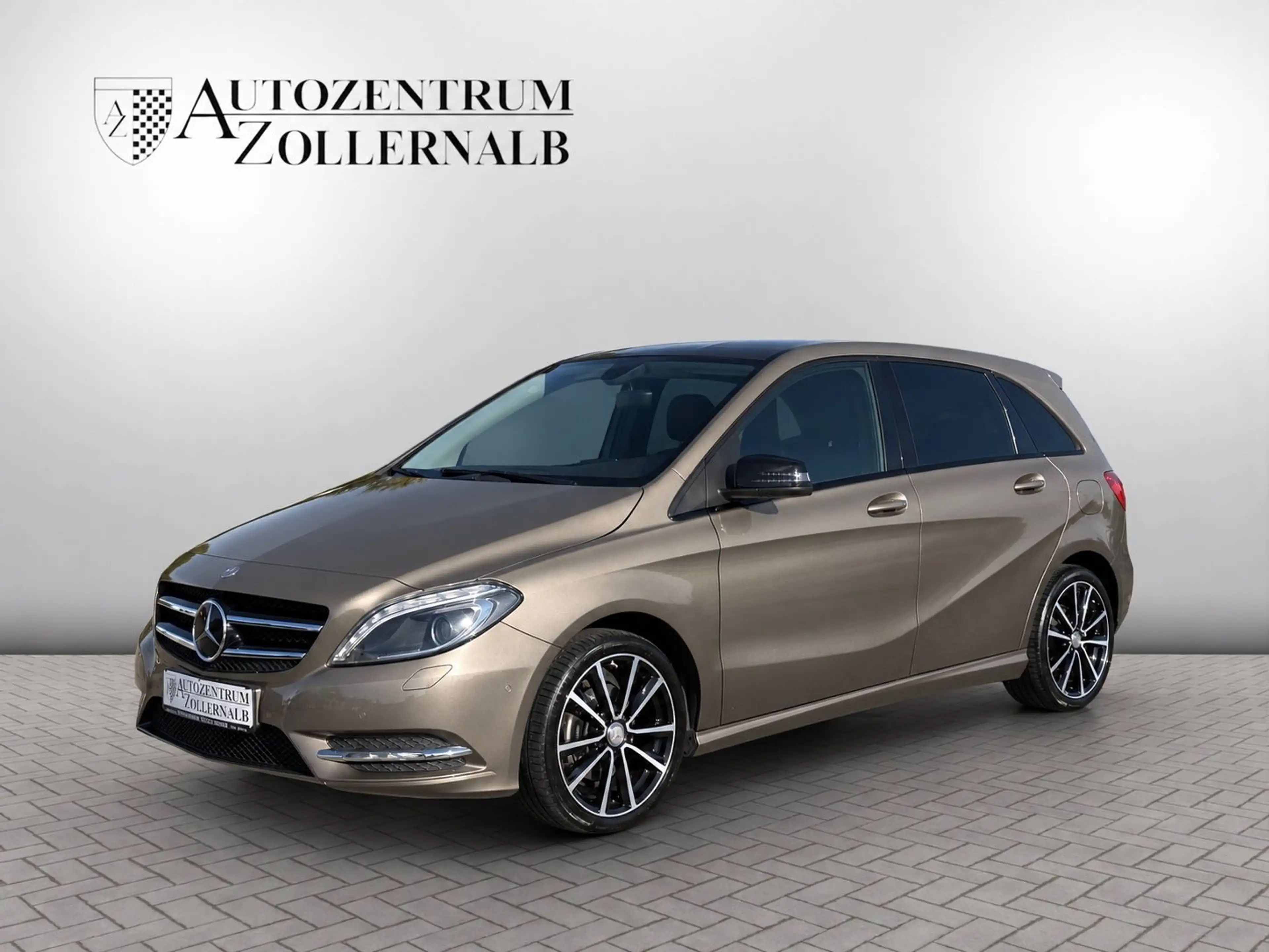 Mercedes-Benz B 200 7G-DCT *1.HAND*AHK*SPORT*NIGHT*NAVI*MEMORY
