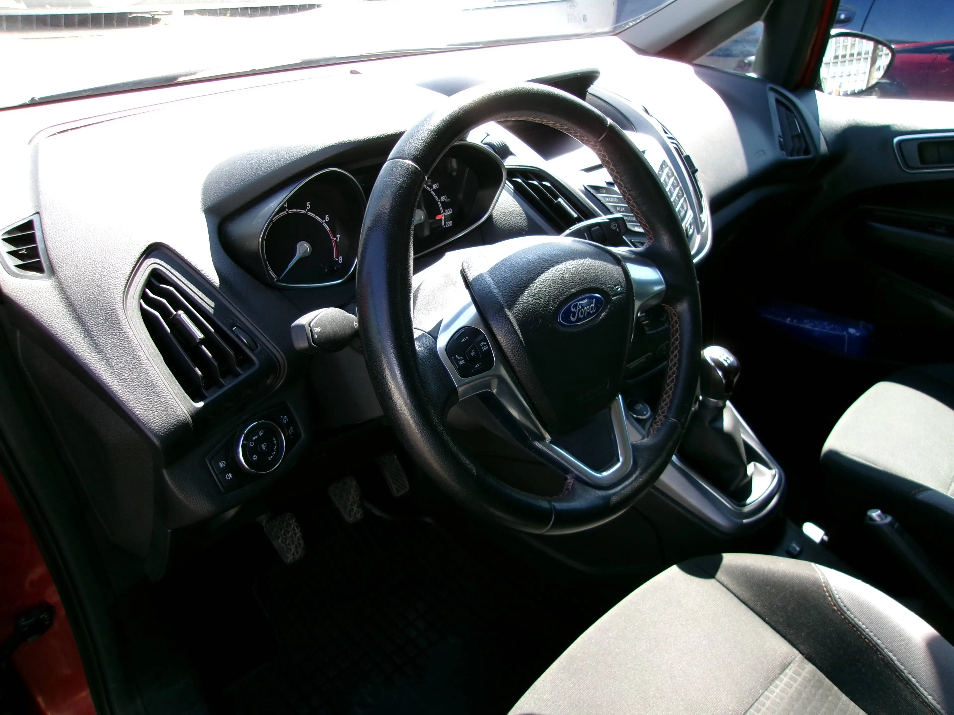 Ford B-Max Sync Edition / Anhängerkupplung — photo 10