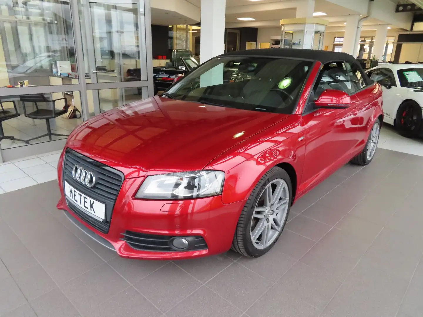 Audi A3 Cabriolet S line Sportpaket plus NAVI BOSE Rot - 1