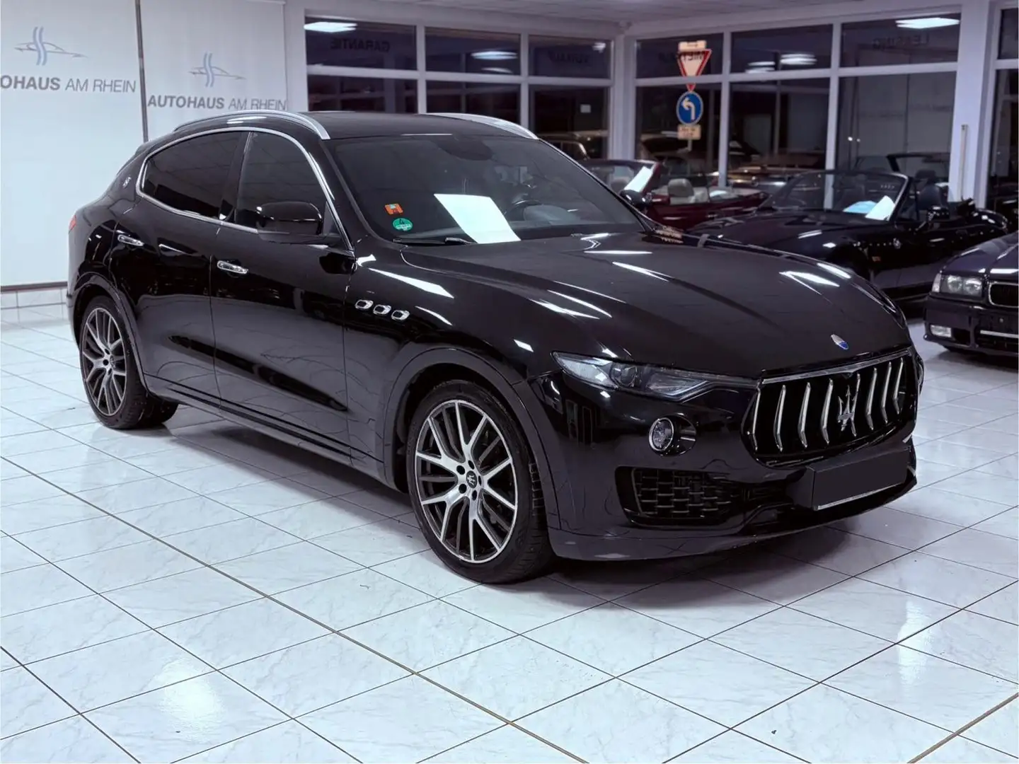 Maserati Levante 3.0 V6+Sport+KeylessGo+Kamera+Panorama Noir - 1