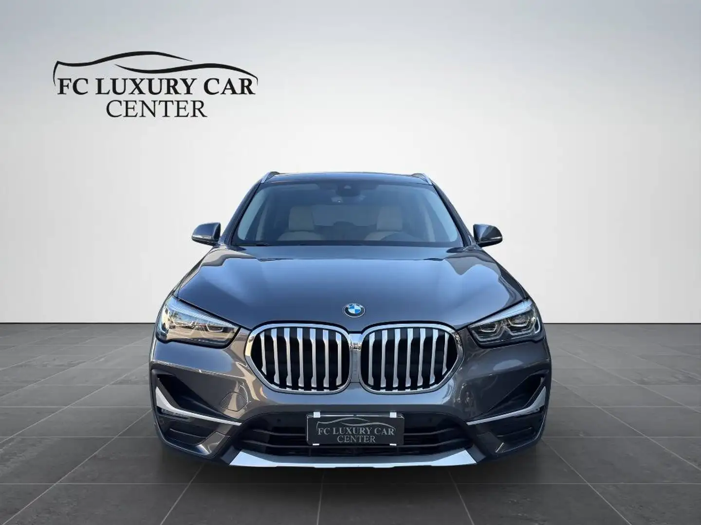 BMW X1 Sdrive18d xLine Plus auto Gris - 2