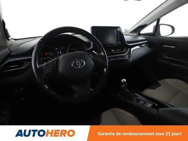 Toyota C-HR view 11