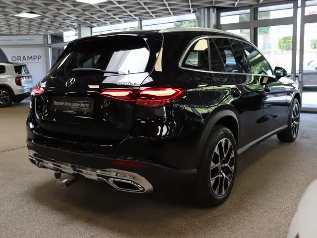 Mercedes-Benz GLC view 4