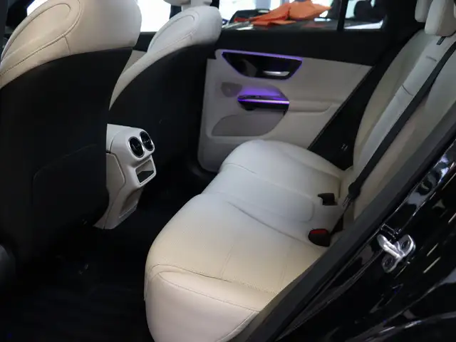 Mercedes-Benz GLC view 16
