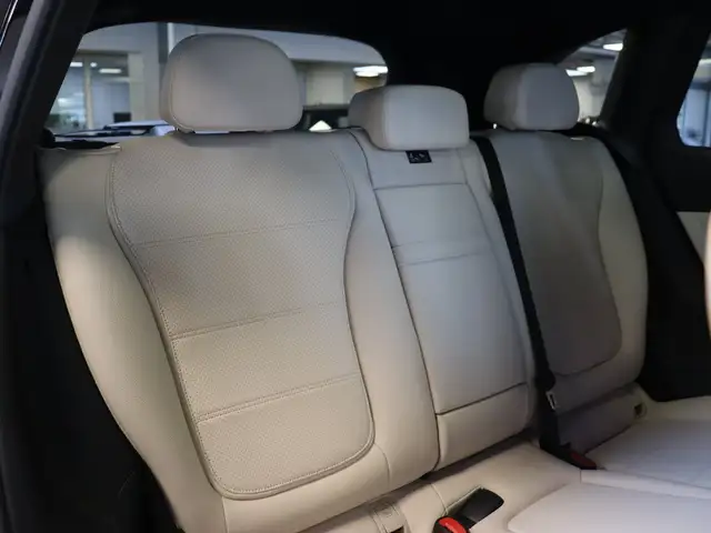 Mercedes-Benz GLC view 18