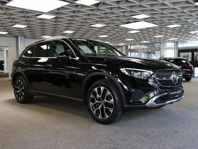Mercedes-Benz GLC view 3