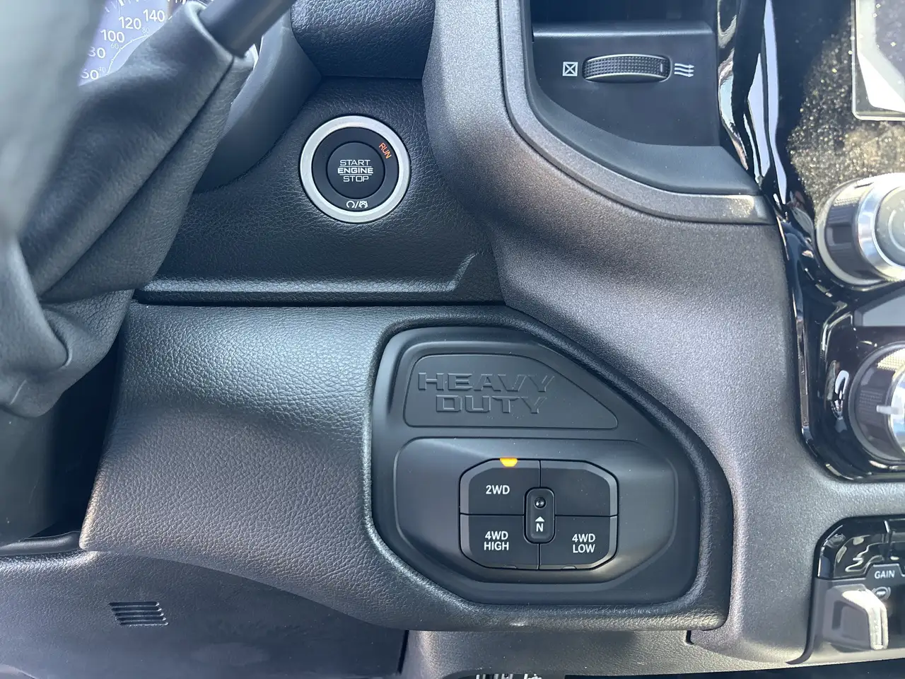 RAM 2500 снимка RAM 2500