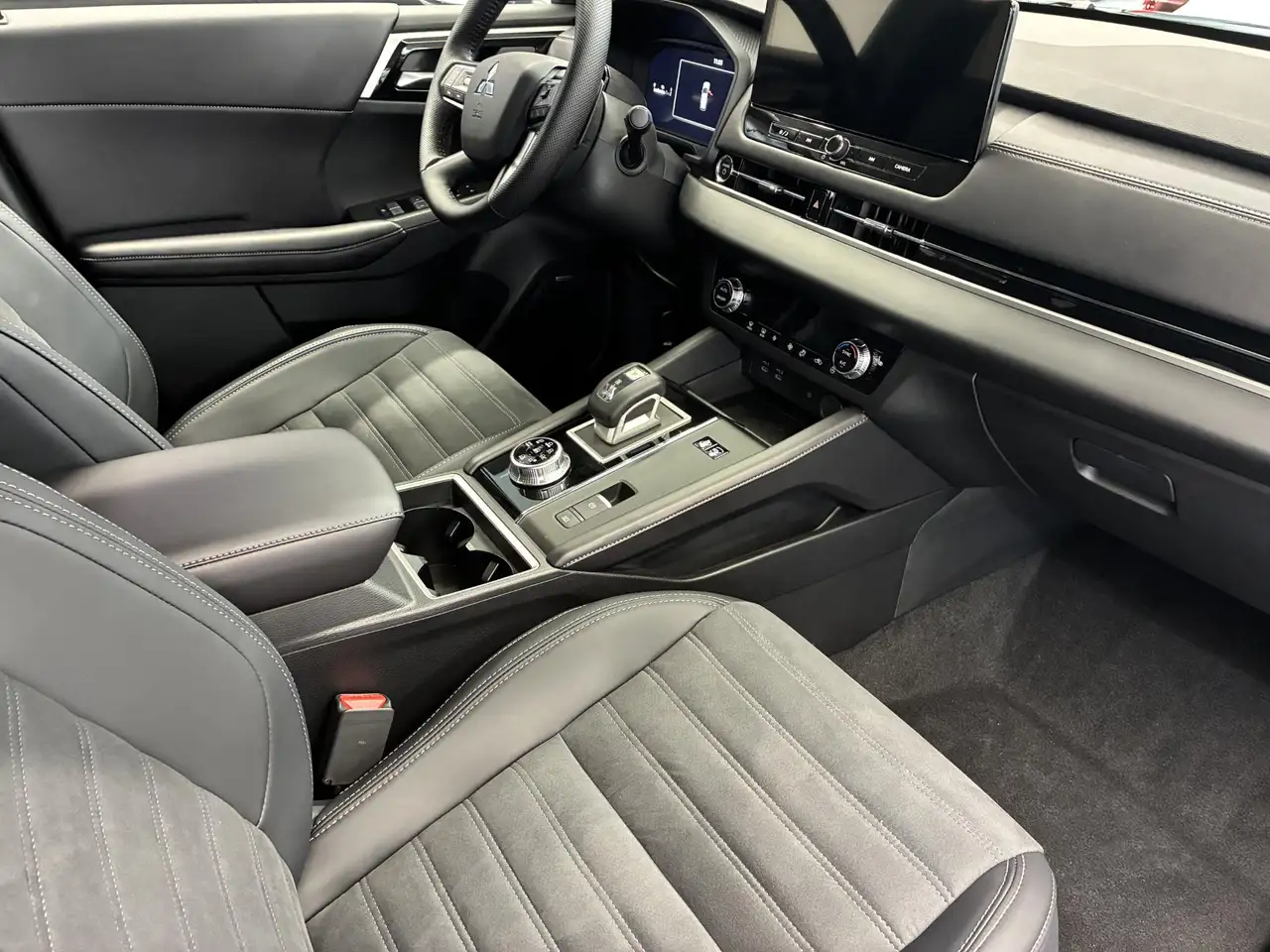 Mitsubishi Outlander 2026 — фото 10