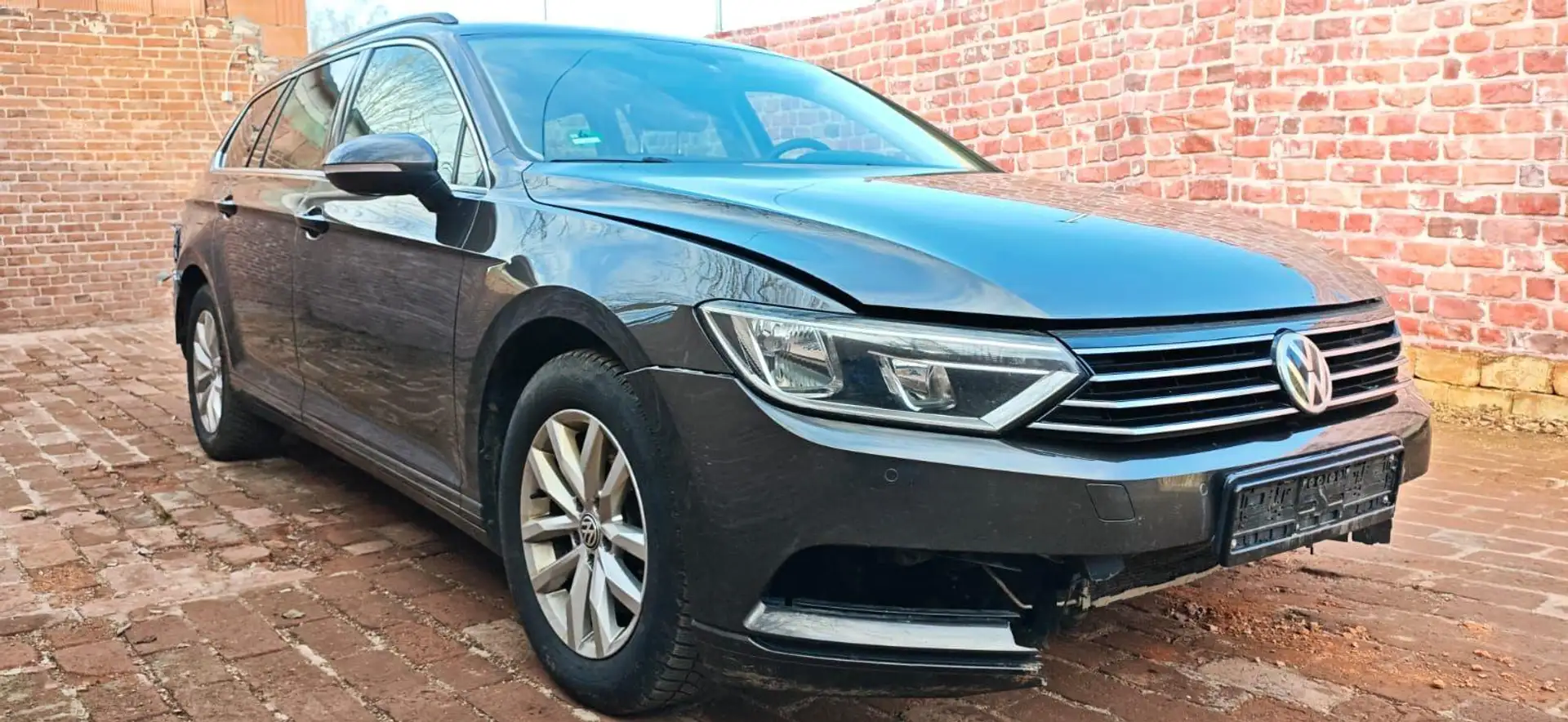 Volkswagen Passat Variant Comfortline 2.0 TDI Braun - 1