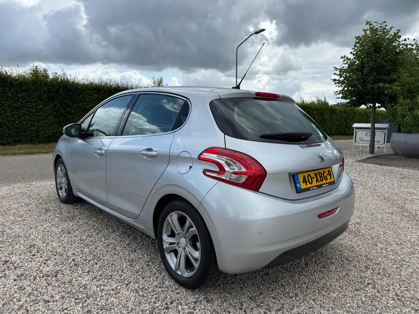 Peugeot 208 1.4 VTi Allure 5Deurs | Clima | Cruise | Navi | De Grijs - 2