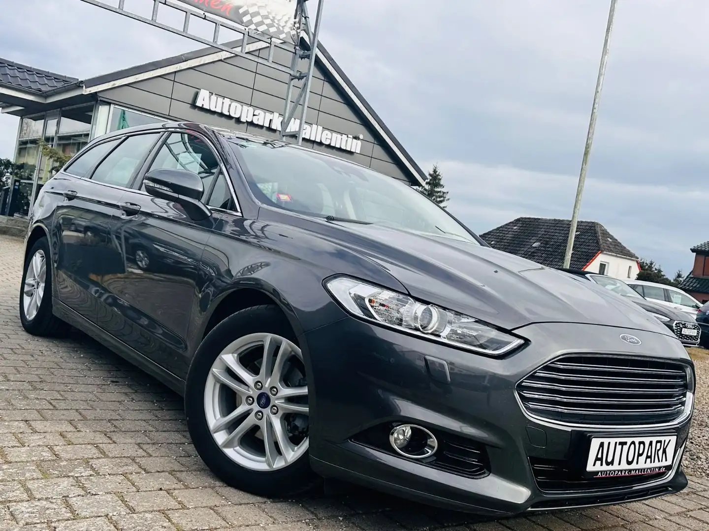 Ford Mondeo Turnier Titanium*SPURHALTEASSISTENT Grau - 1