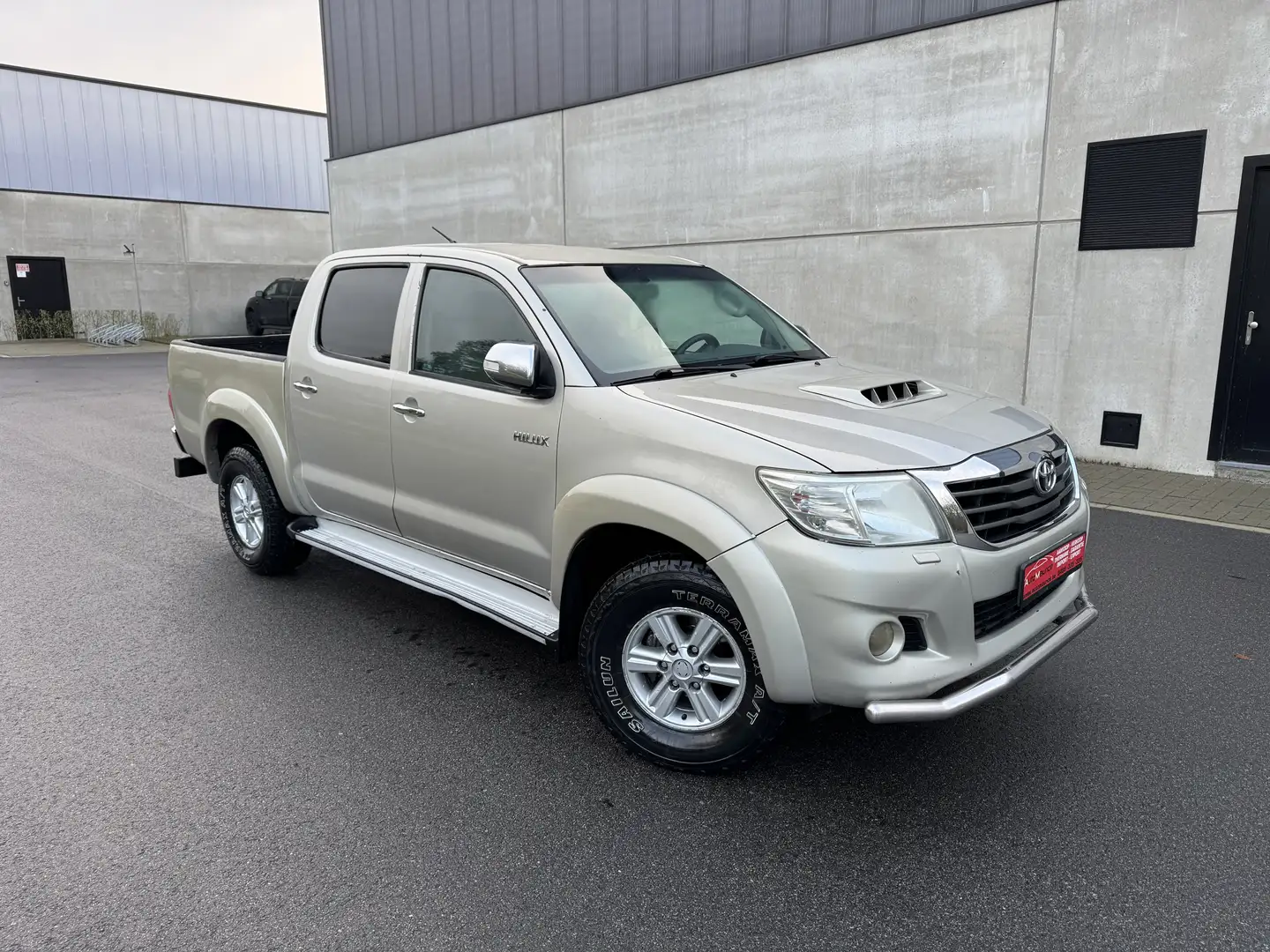 Toyota Hilux 2.5D-4D Manual 4x4 Double Cab / Export Afrik Beige - 2