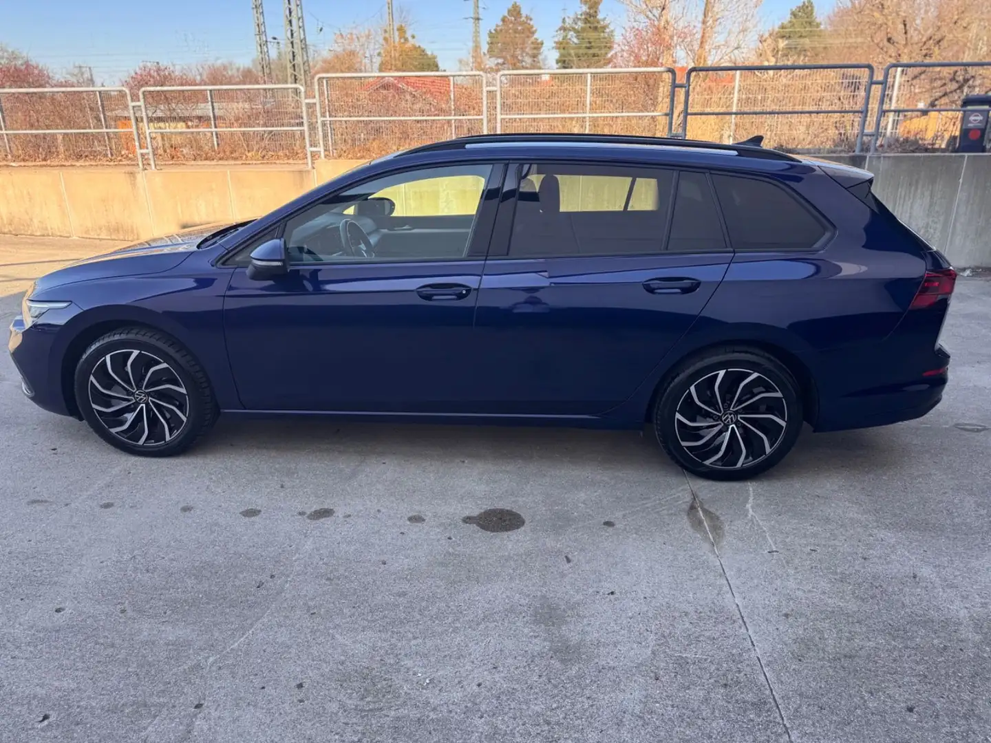 Volkswagen Golf VIII Var. Life 2,0 TDI Navi ACC Kamera AHK Bleu - 2
