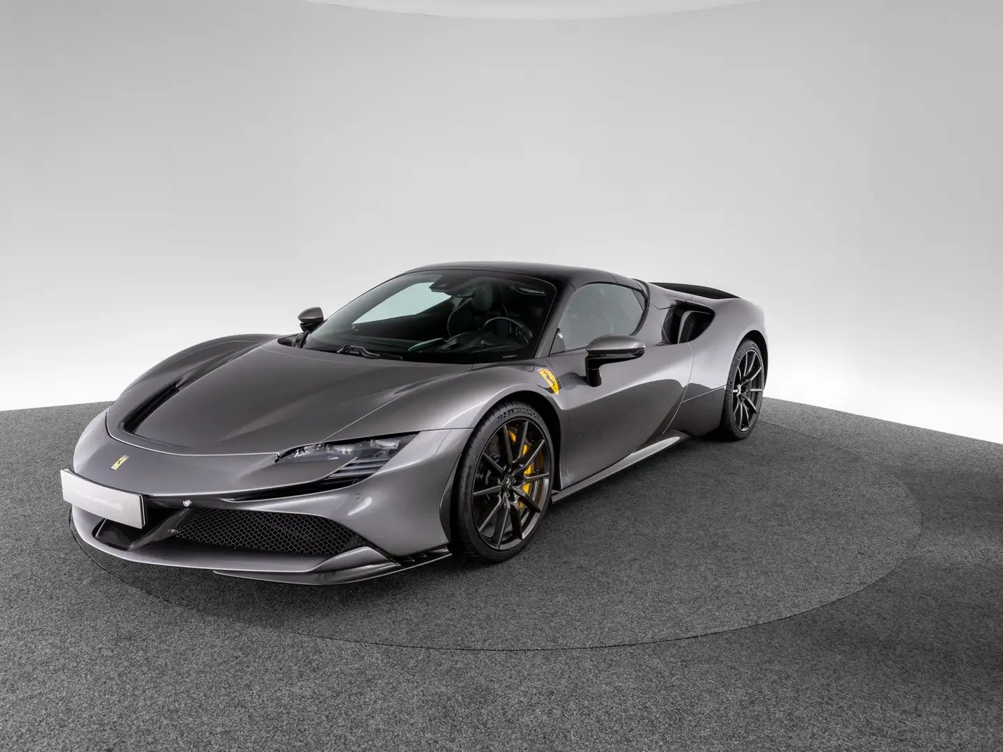 Ferrari SF90 Spider ASSETTO FIORANO FERRARI SINGEN Сірий - 1