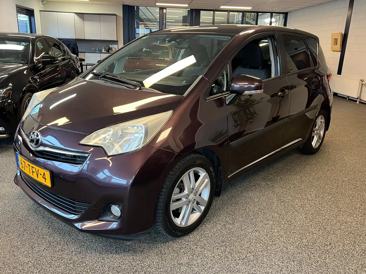 Toyota Verso-S 1.3 VVT-i Dynamic Automaat Violett - 2