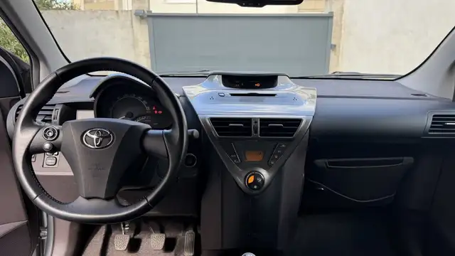 Toyota IQ view 8