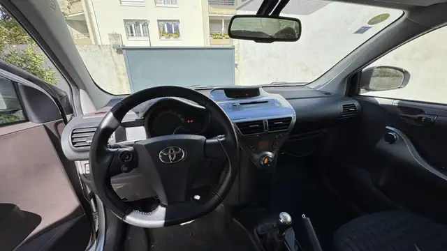 Toyota IQ view 11