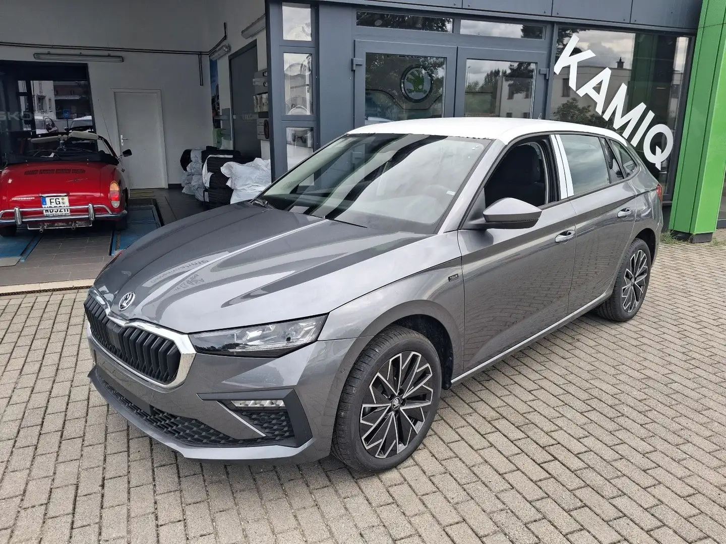 Skoda Scala 1.5 TSI DSG Tour 150 PS Toter-Winkel AHK Grau - 1