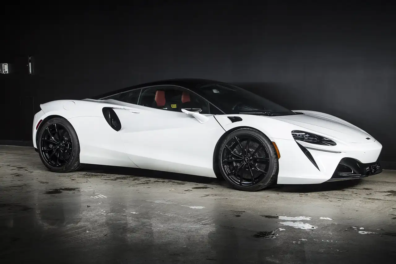 McLaren Artura снимка McLaren Artura