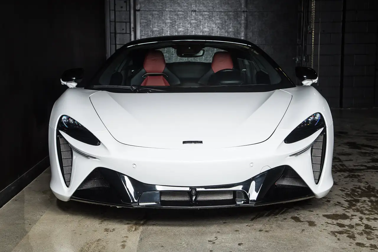 McLaren Artura снимка McLaren Artura