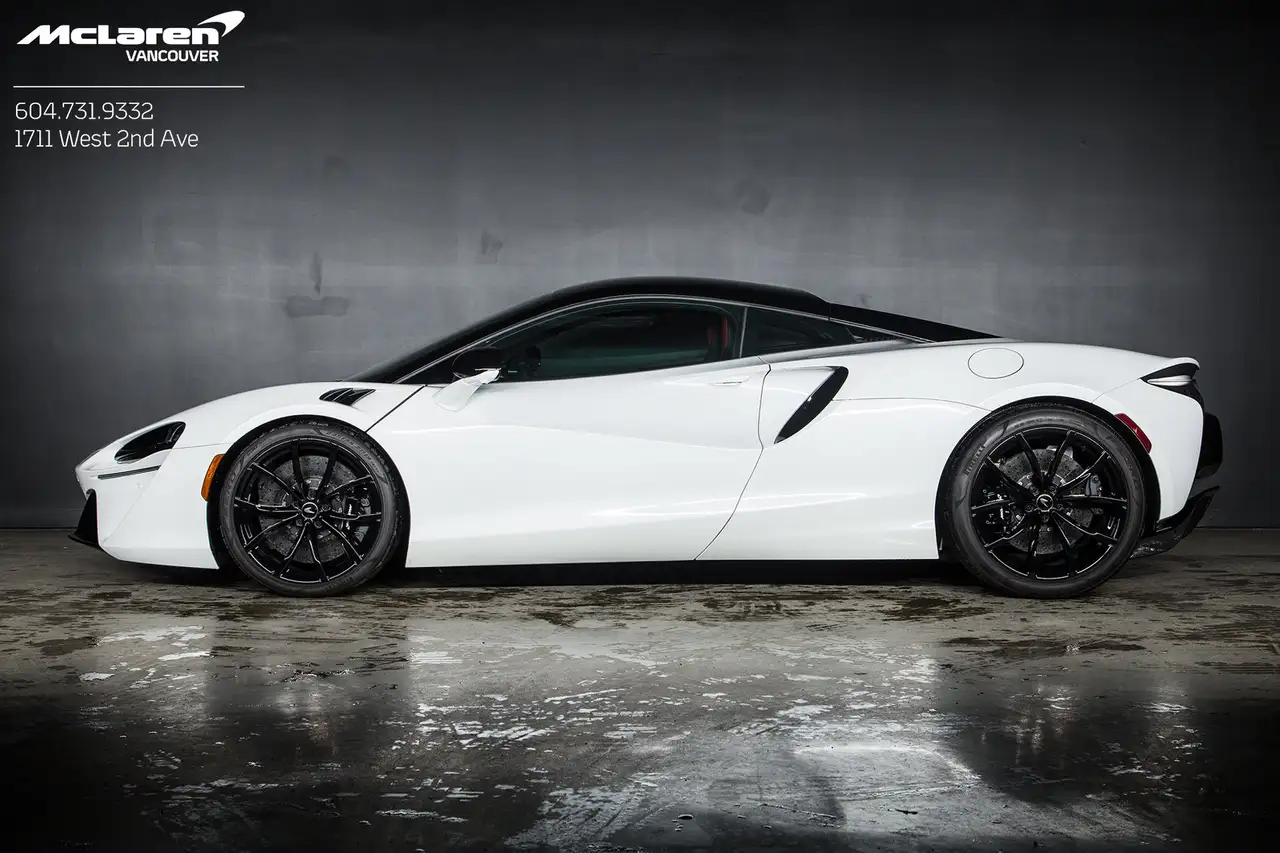 2023 McLaren Artura