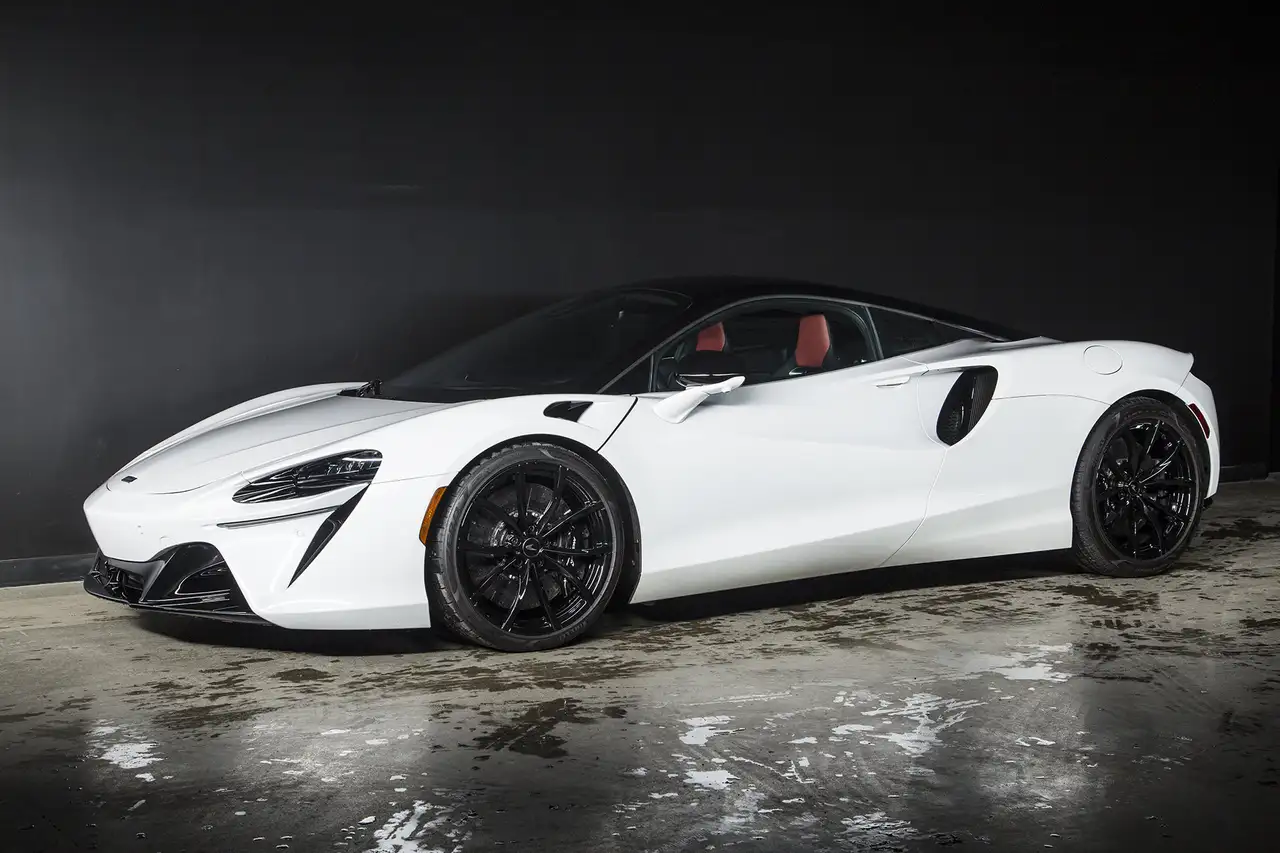 McLaren Artura снимка McLaren Artura