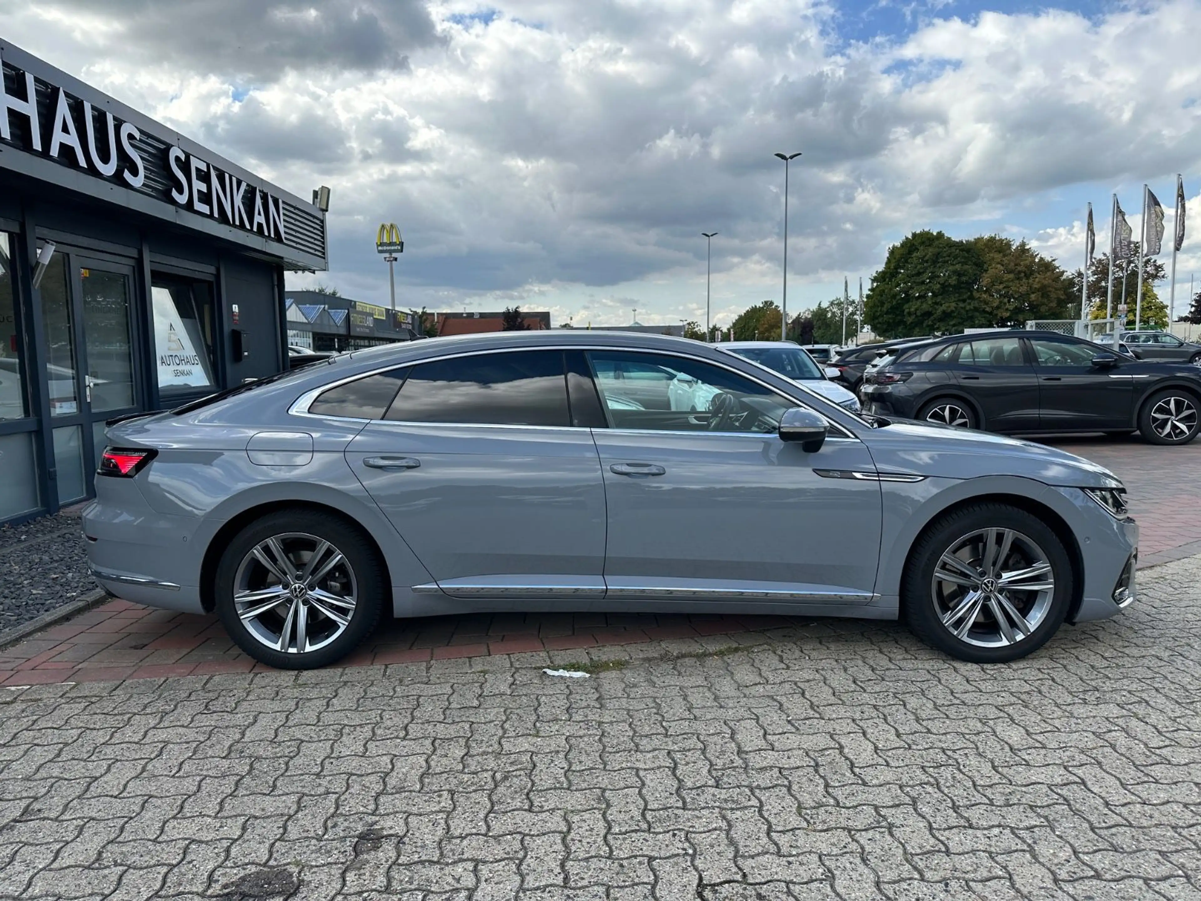 Volkswagen Arteon 2.0 TSI 4M R-LINE*RCAM*HARMAN*IQ* — photo 9