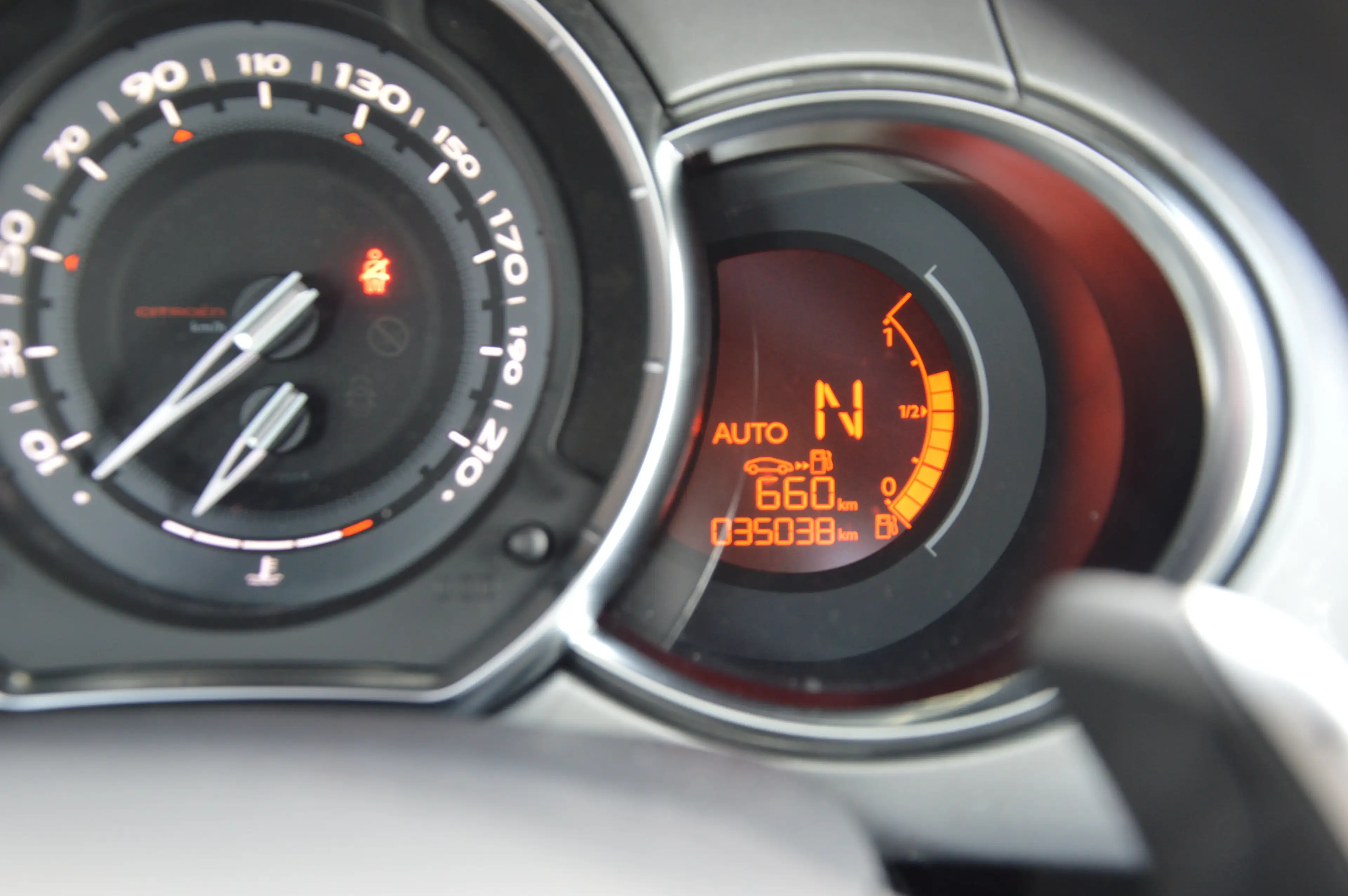 Citroen DS3 1.4e-HDi Chic BOITE AUT CAM CLIM CRUIS 35.038KM — photo 15