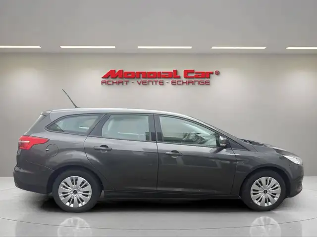 Ford Focus view 5