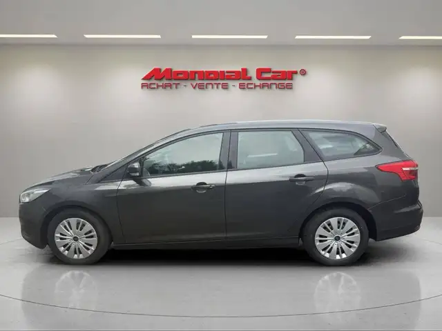 Ford Focus view 8