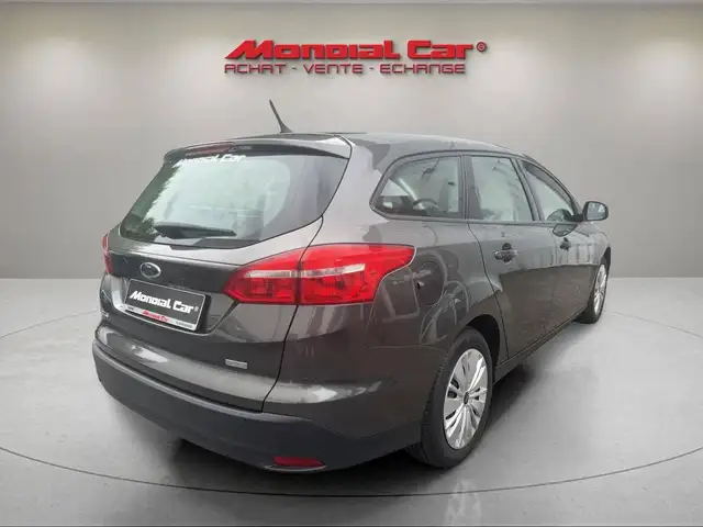 Ford Focus view 6