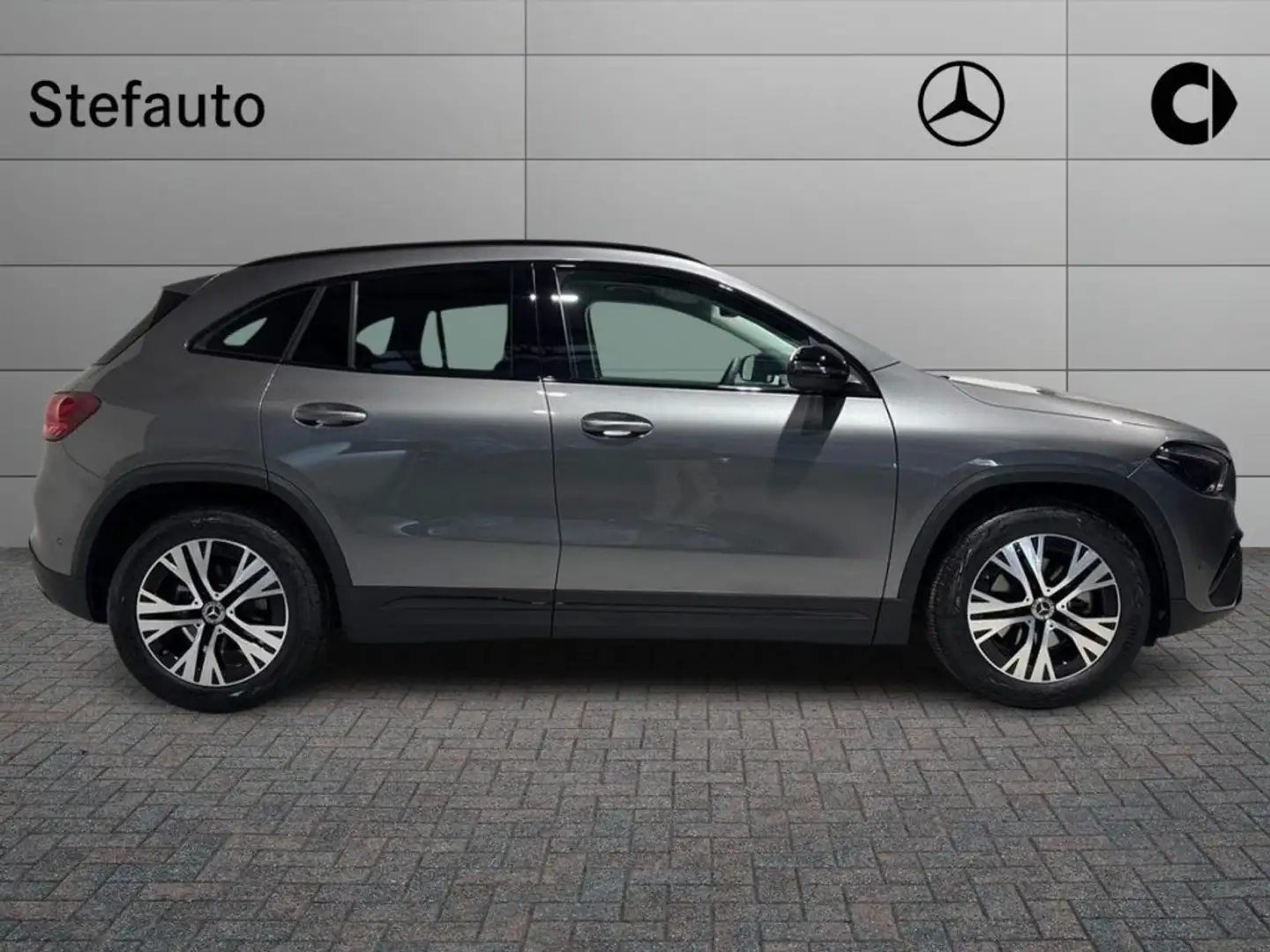 Mercedes-Benz GLA 200 d Automatic Progressive Advanced Grigio - 2