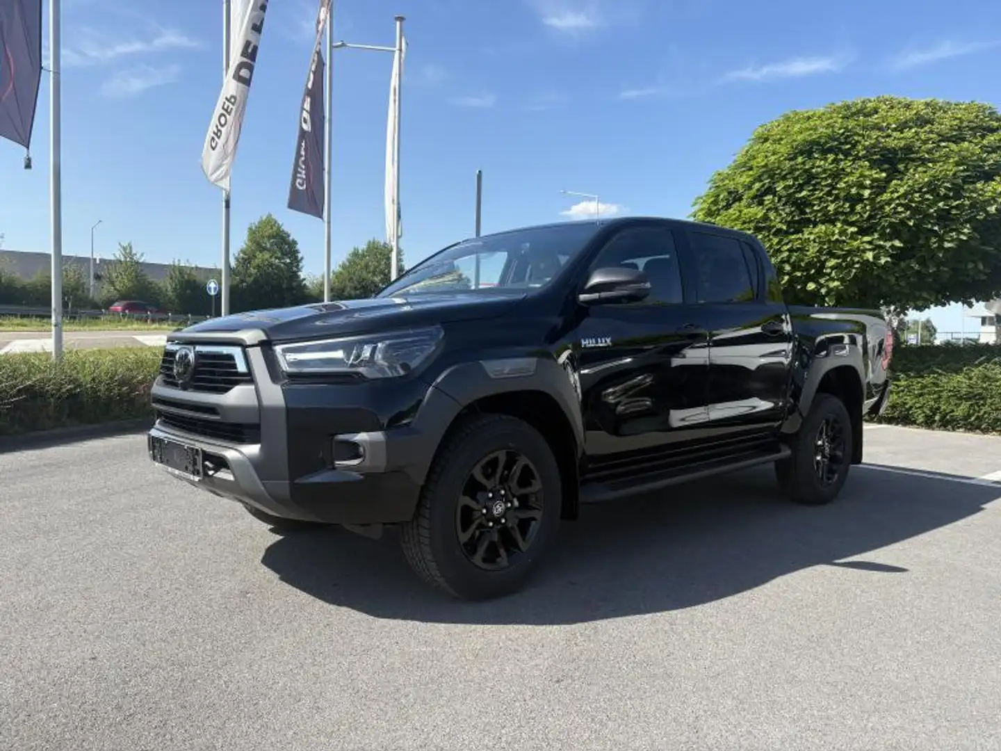 Toyota Hilux Invincible Noir - 1