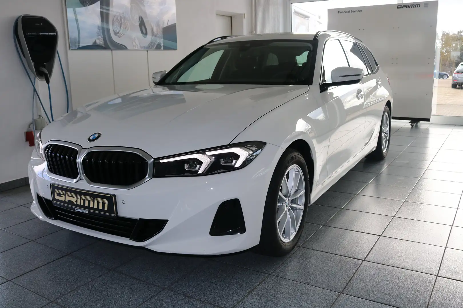 BMW 318 i   DAB LED Pano.Dach Tempomat Klimaaut. Shz Blanc - 1