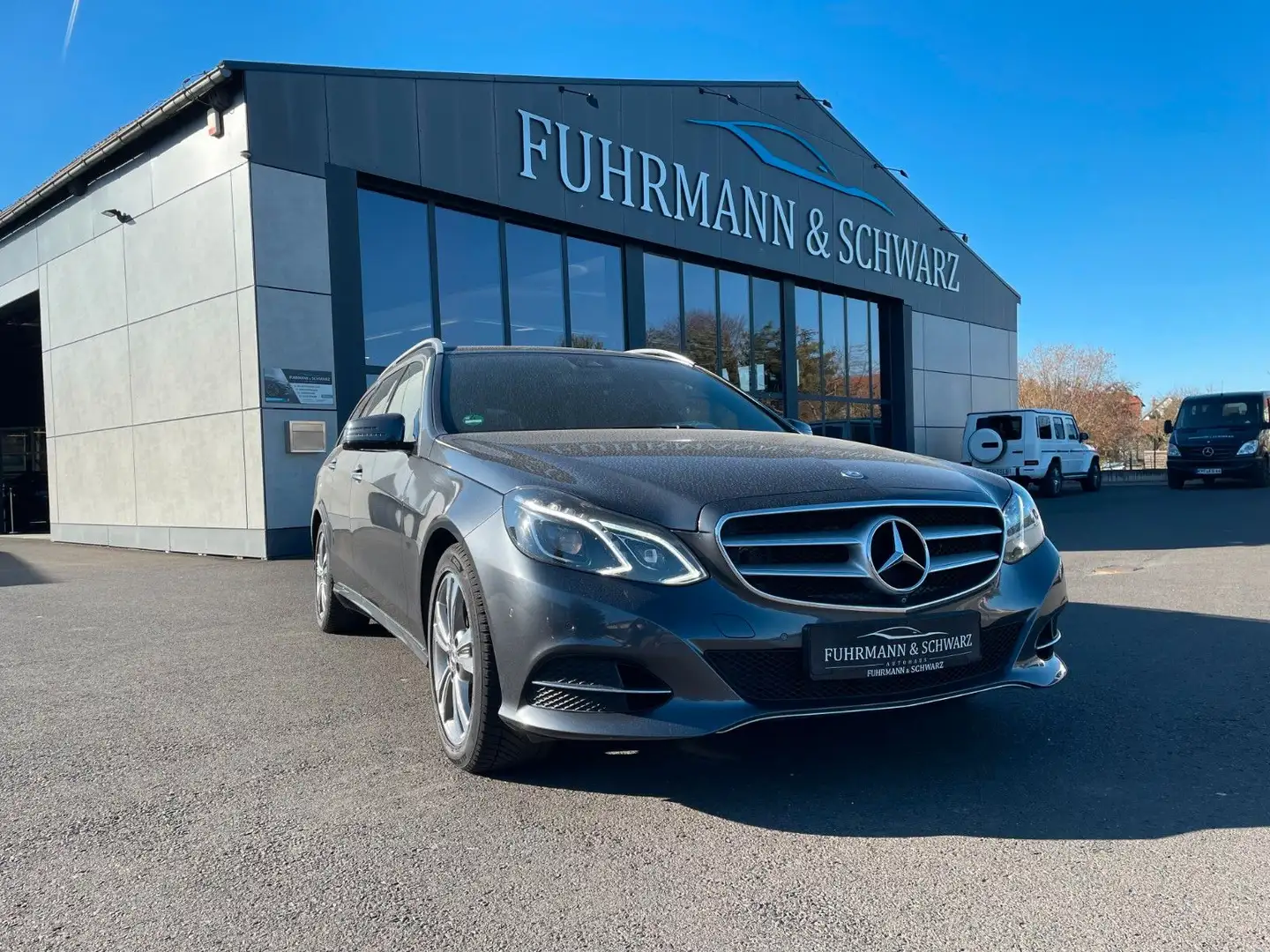 Mercedes-Benz E 220 E220T 9G Avantgarde Standh+AHK+Rfkam+LED+Parkass Grey - 1